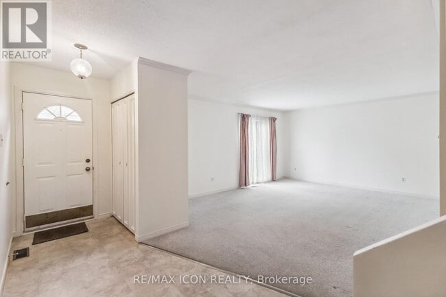 Building Photo - 439 Everglade Crescent