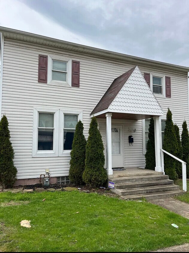 Primary Photo - 1013 Lakewood St