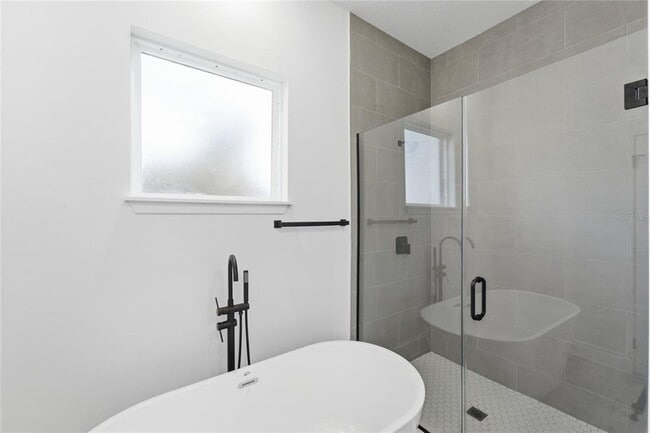 Building Photo - 2600 SW 146th Pl Rd