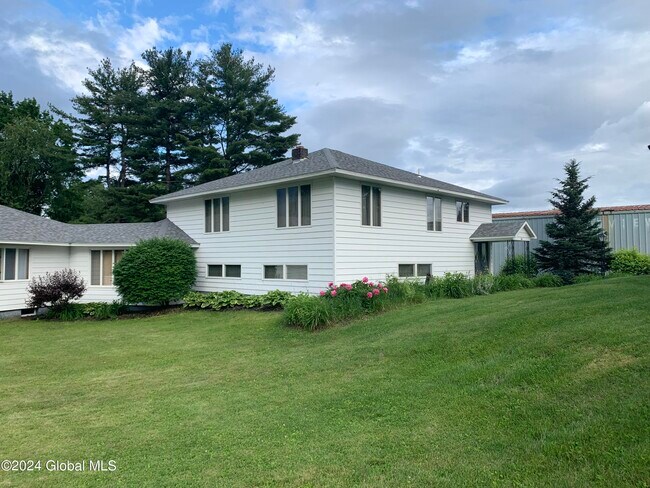 Building Photo - 346 Lakeside Dr