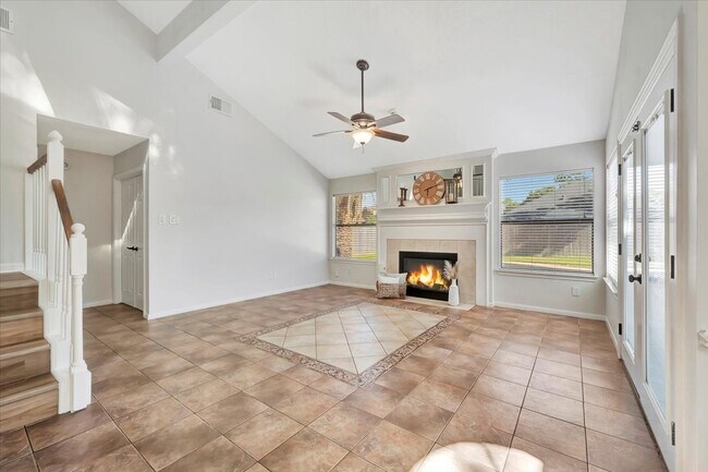 Foto del edificio - 15131 Cranbourne Dr