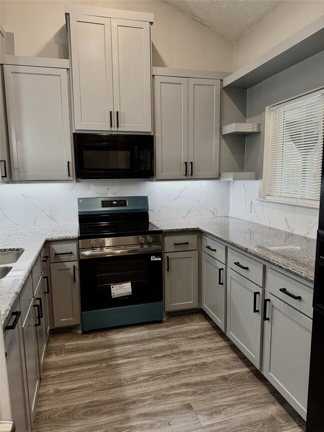 Foto del edificio - 3826 Quiet Pl Dr