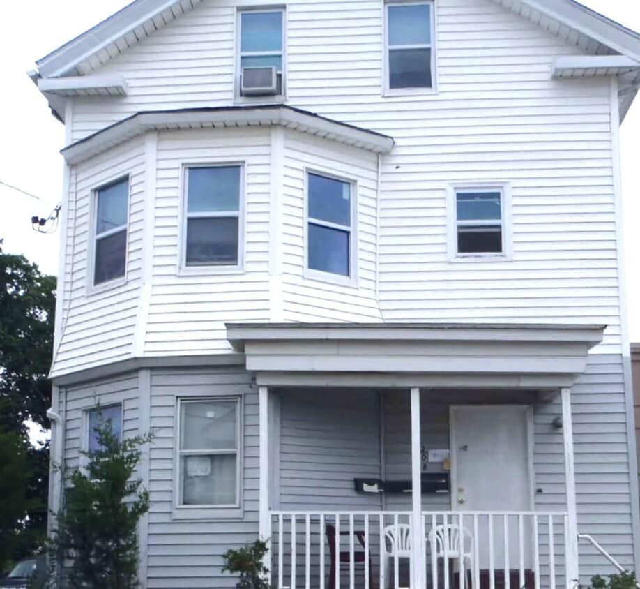 Primary Photo - 208 Sherburne St