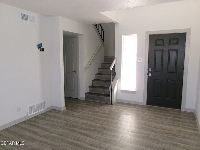 Foto del edificio - 7013 Echo Cliffs Dr