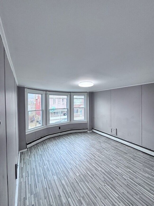 Building Photo - 212 W Ridge St