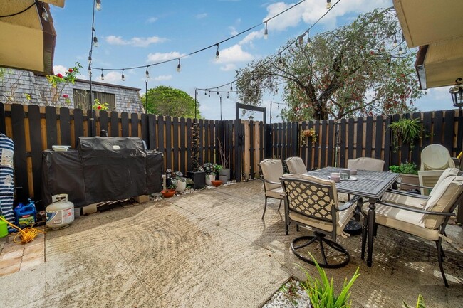 Photo - 393 Lake Arbor Dr Townhome