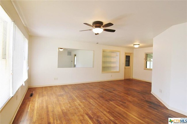 Foto del edificio - 182 Woodland Ave