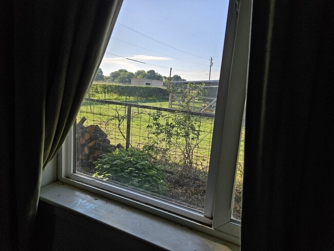 Building Photo - 1207 E County Rd 128