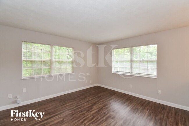 Building Photo - 801 Plainville Terrace SW