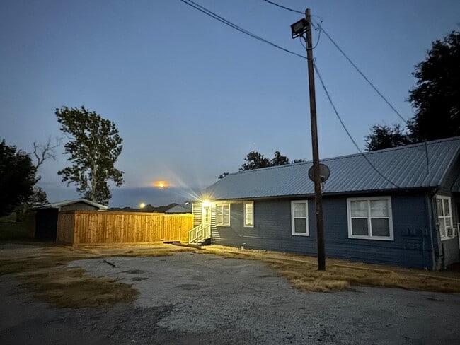 Building Photo - 8861 Co Rd 424