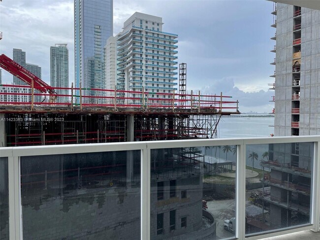 Foto del edificio - 601 NE 23rd St