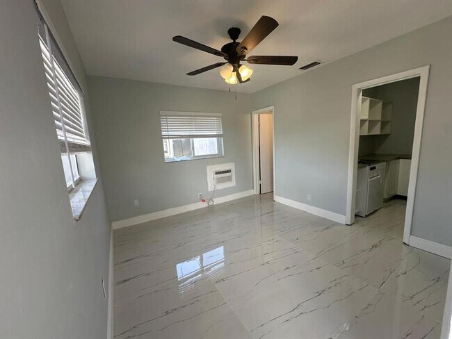 Foto del edificio - 610 NE 37th St