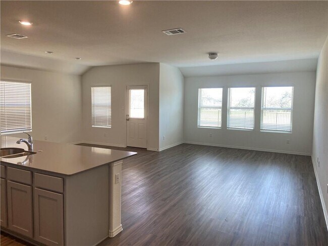 Building Photo - 1420 Chad Dr