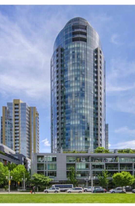 John Ross Condominium - 3601 S River Pky