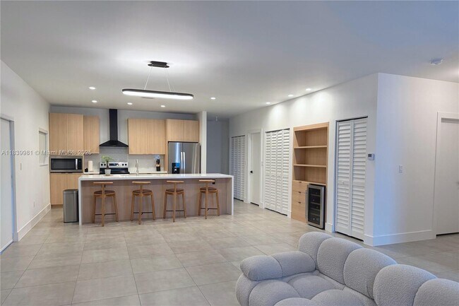 Foto del edificio - 233 NW 120th St