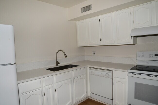 Building Photo - 5168 Greene Ln