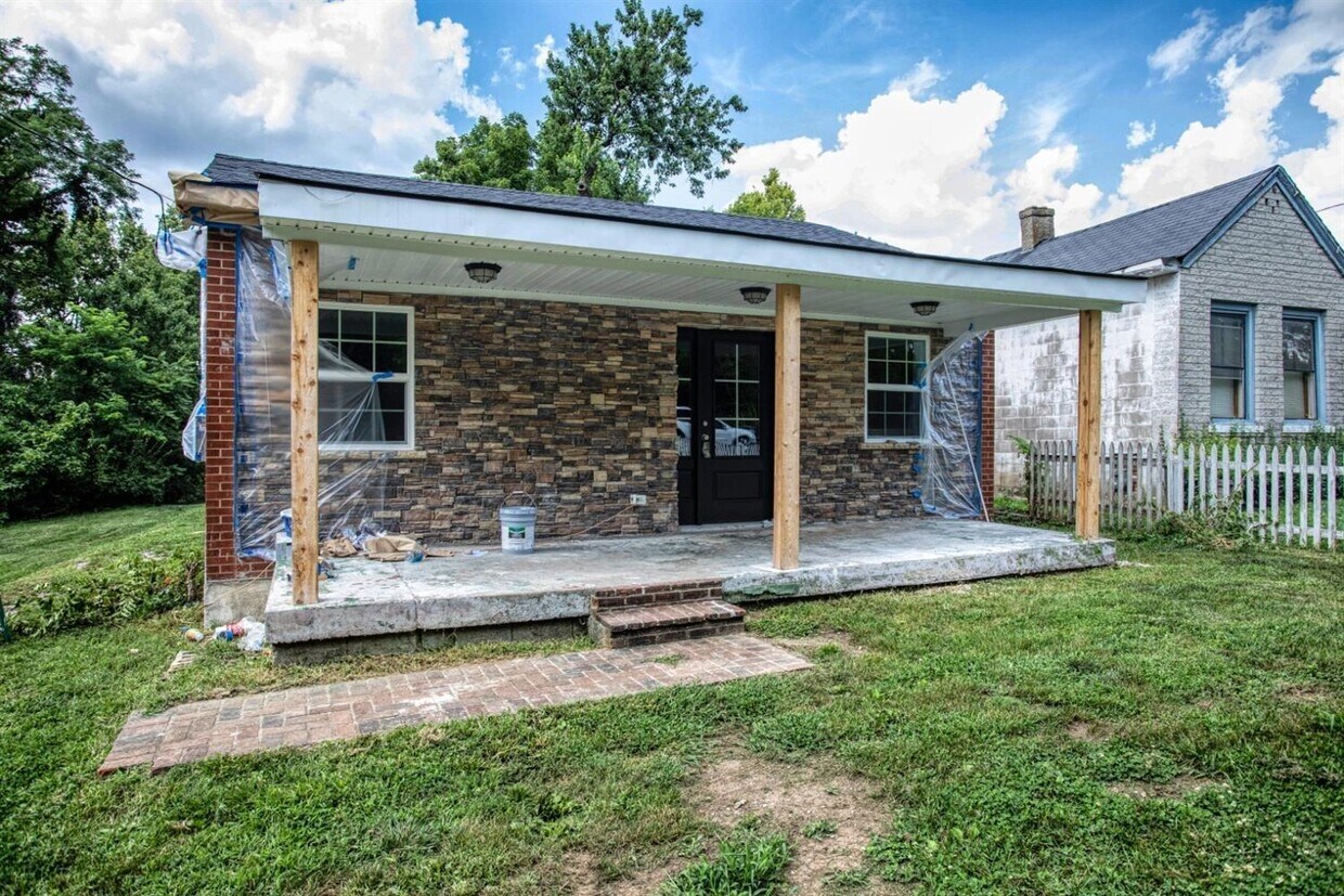 Primary Photo - 1757 Old Paris Rd