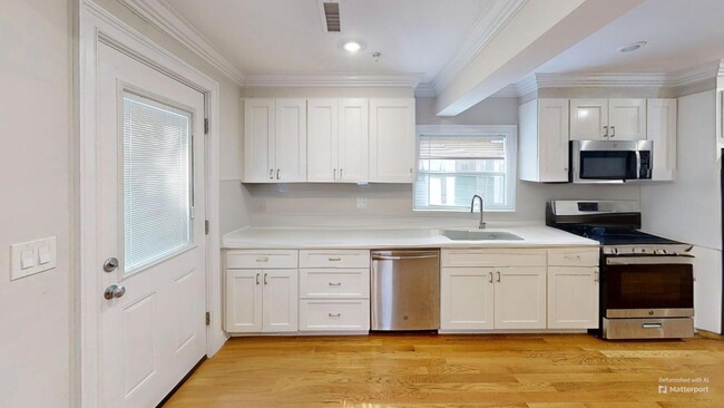 Foto del edificio - HOT ALLSTON LISTING!!!!