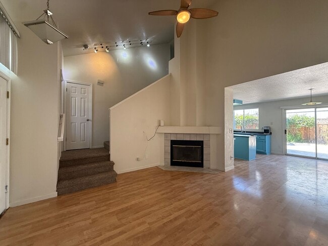 Foto del edificio - 3 bed | 2.5 bath | 1351 SF | 2 Car Garage | Two Story | Tenant pays $175 monthly for WS&G