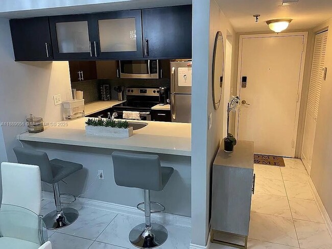 Photo - 800 N Miami Ave Apartment