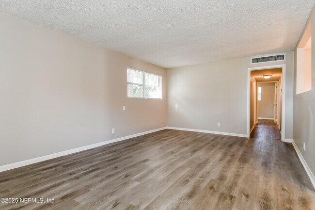 Building Photo - 2166 Jammes Rd