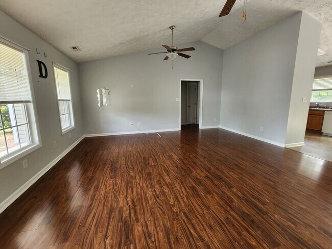 Building Photo - 3 bedroom 2 bath in Richlands