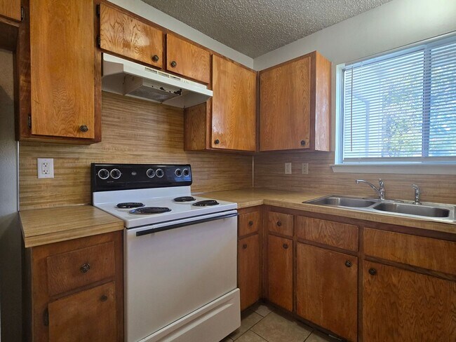 Foto del edificio - SECTION 8/HUD - WATER INCLUDED - AVAILABLE...