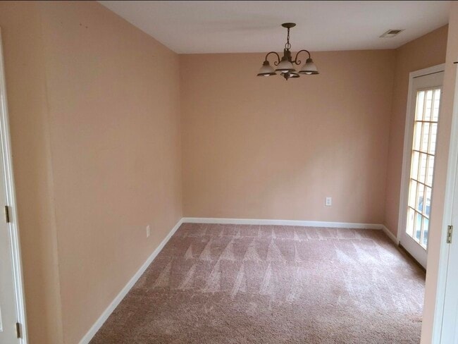 Building Photo - 904 Glendower Way