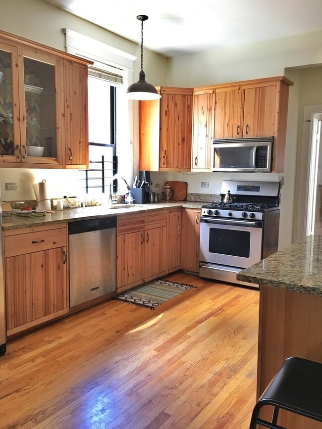 Foto del edificio - 2908 W Dickens Ave