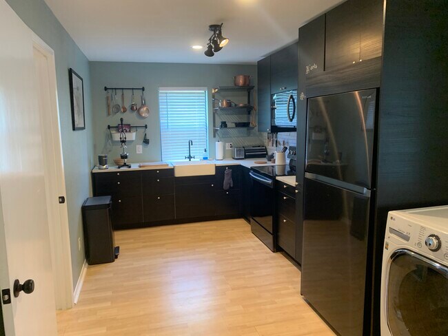 Foto del edificio - 6241 Wheaton Dr