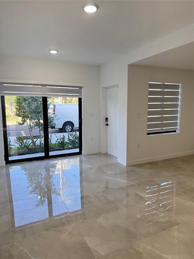 Foto del edificio - 14506 SW 260th St