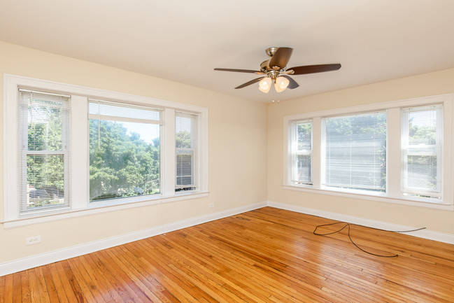 Foto del edificio - 3301 W Belden Ave