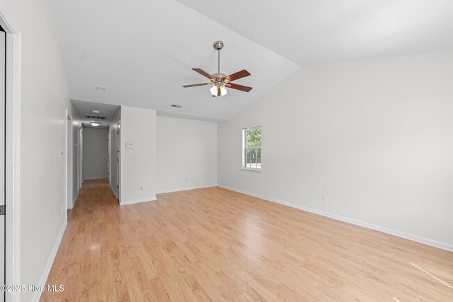 Building Photo - 314 Pebble Ln