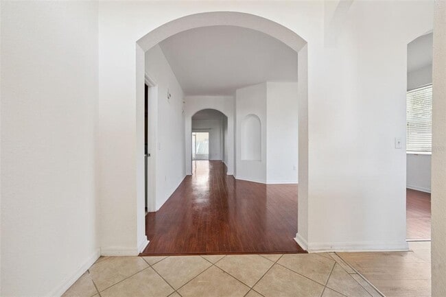 Building Photo - 7055 Heatherbrook Dr