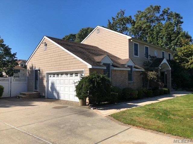 Foto del edificio - 324 Great River Rd