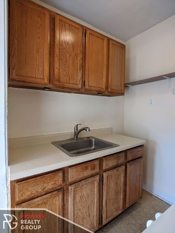 Building Photo - 516 W Cornelia Ave