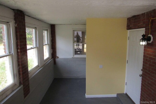 Building Photo - 1425 NY-82