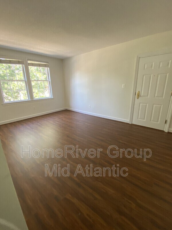 Building Photo - 500 Bashford Ln