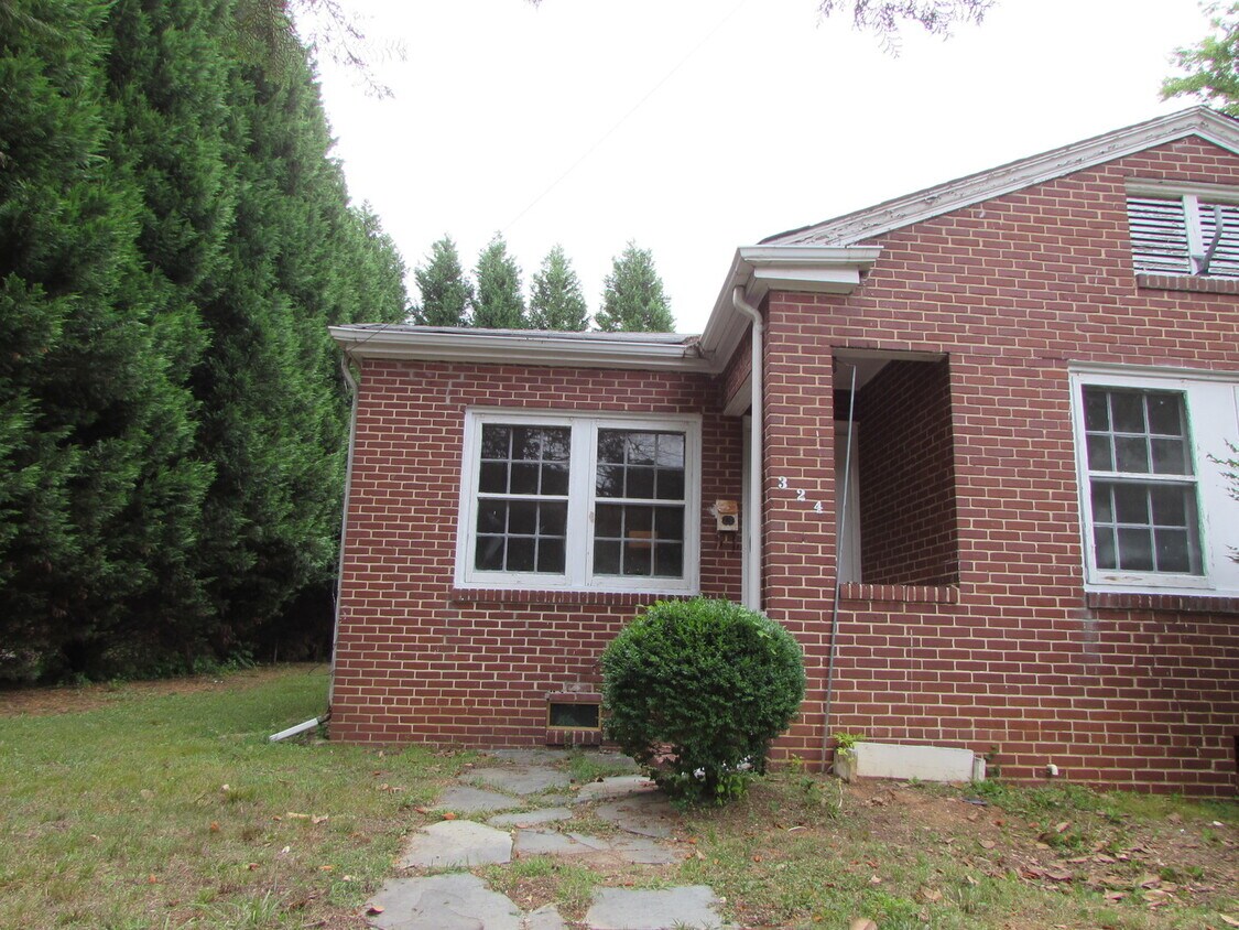 Primary Photo - Delightful 2 Bed/1 Bath Duplex Apt - All B...