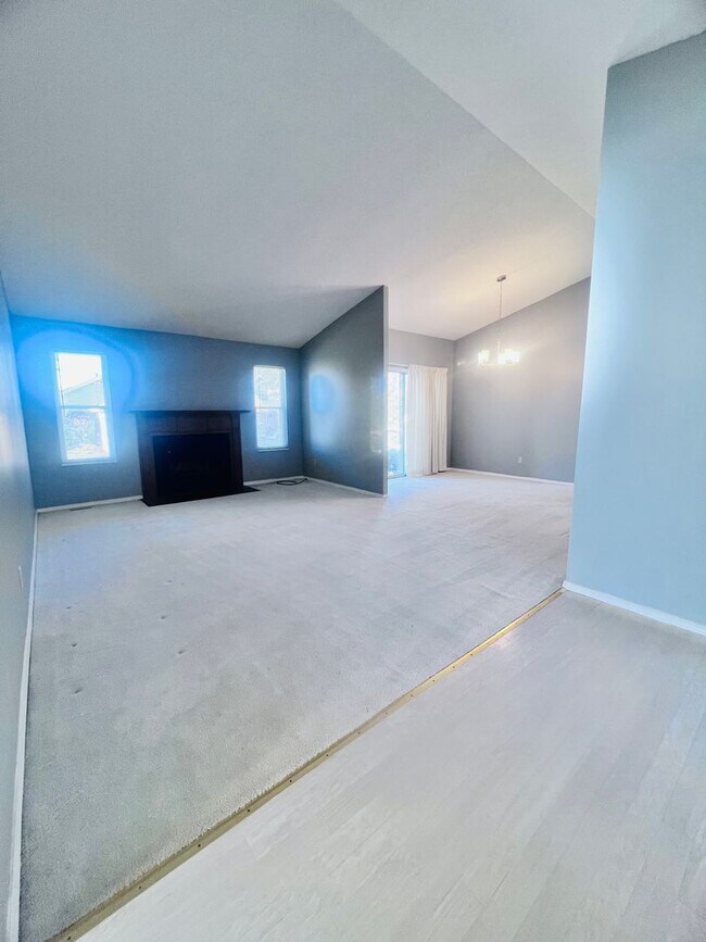 Foto del edificio - Perfect Nestled Condo Call Now!