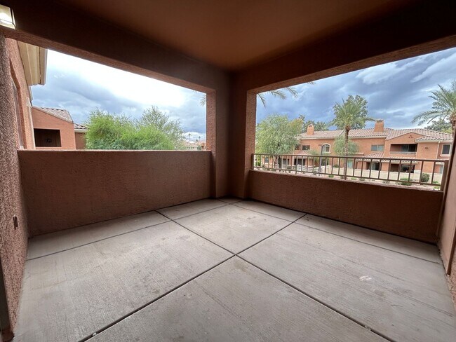 Building Photo - 955 E Knox Rd