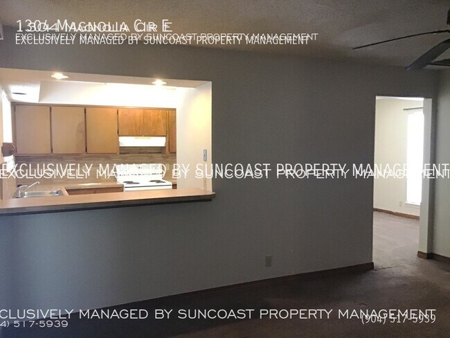 Building Photo - 1304 Magnolia Cir E