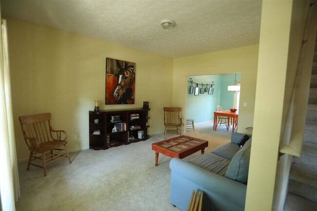 Building Photo - 2 Story 4 Bedroom 2 1/2 Bath