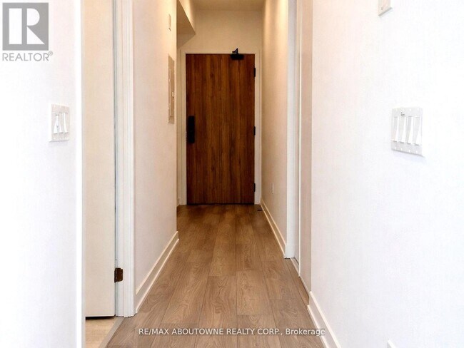 Photo du bâtiment - 1 Fairview Rd E