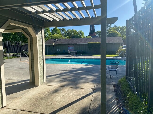 Zona de piscina - 184 W Agua Caliente Rd