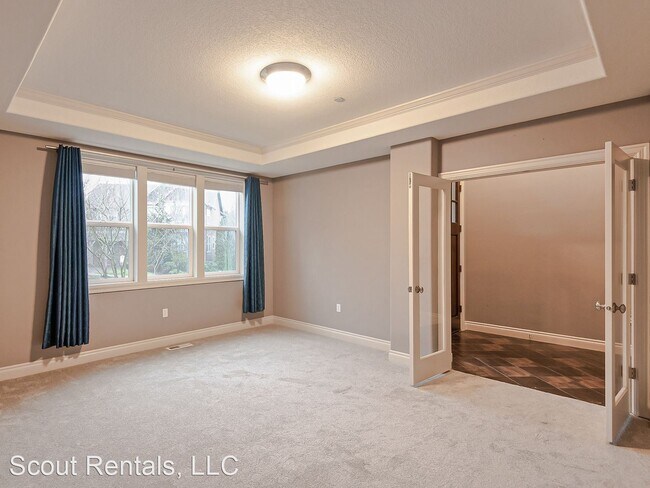 Building Photo - 4 br, 2.5 bath House - 1402 SW Medwyn Terr
