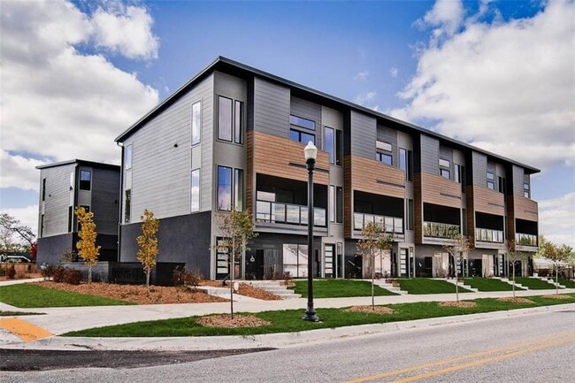 Building Photo - 212 NW 9th St