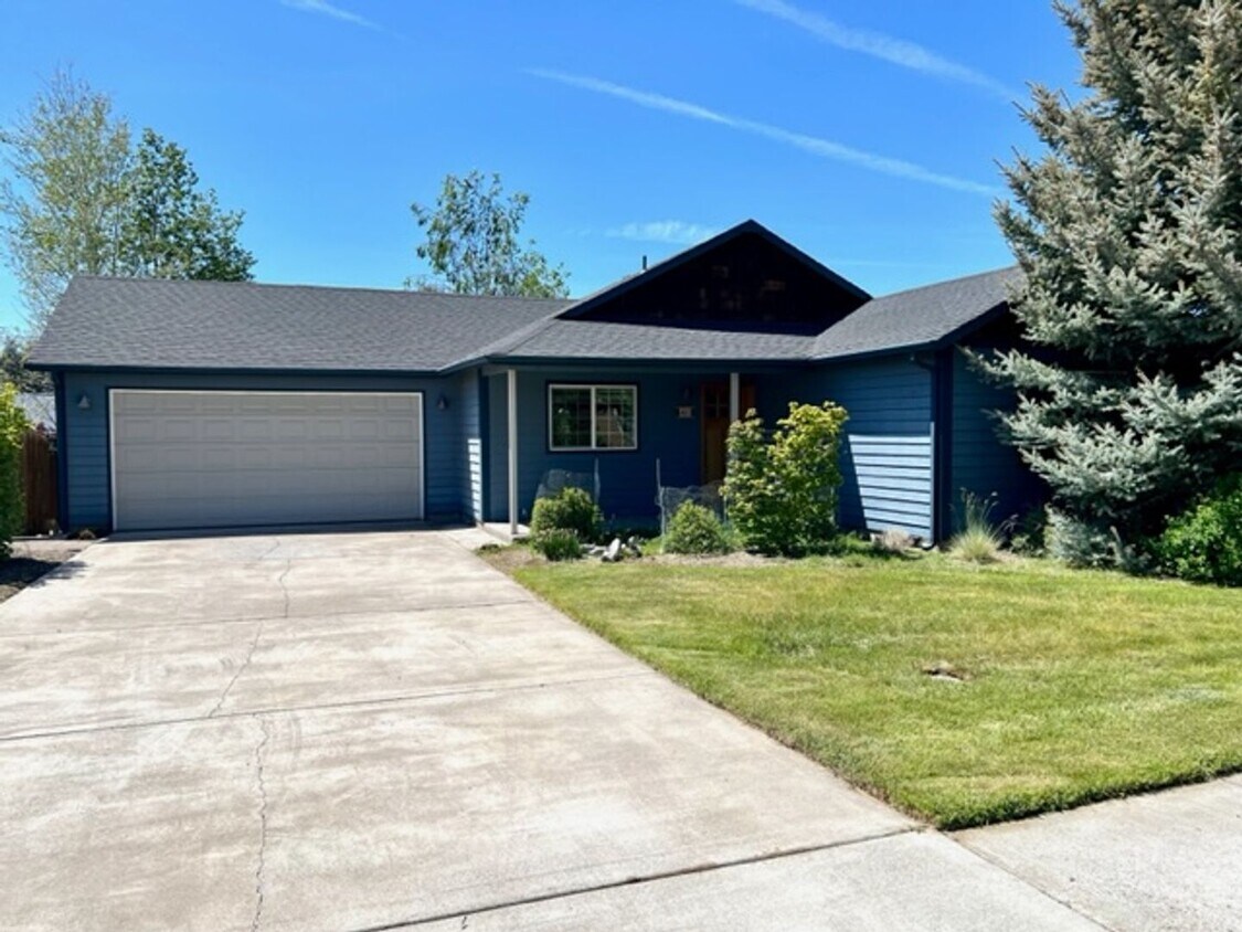 461 N Songbird St, Sisters, OR 97759 House Rental in Sisters, OR