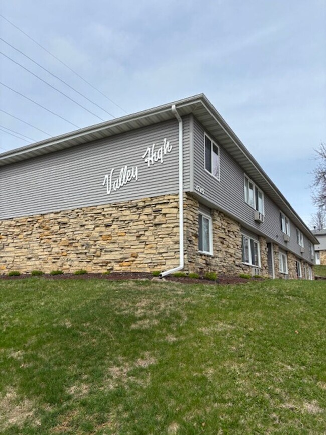 Building Photo - VALLEY HIGH APARTMENTS - 1705