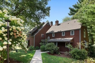 Building Photo - 14 Bates Ln